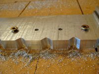 Schmale Seiten der Oberteile gefräst